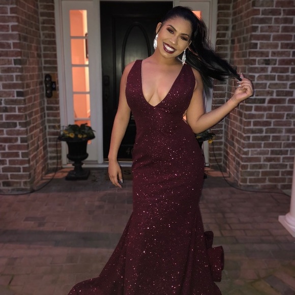 JOVANI PROM DRESS. Maroon color w/ sparkles. 10/10 - Picture 5 of 6